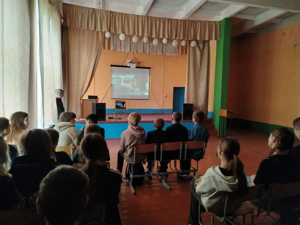 Сегодня учащиеся 5-11классов присоединились к краевому классному часу по теме «Навигатор безопасност