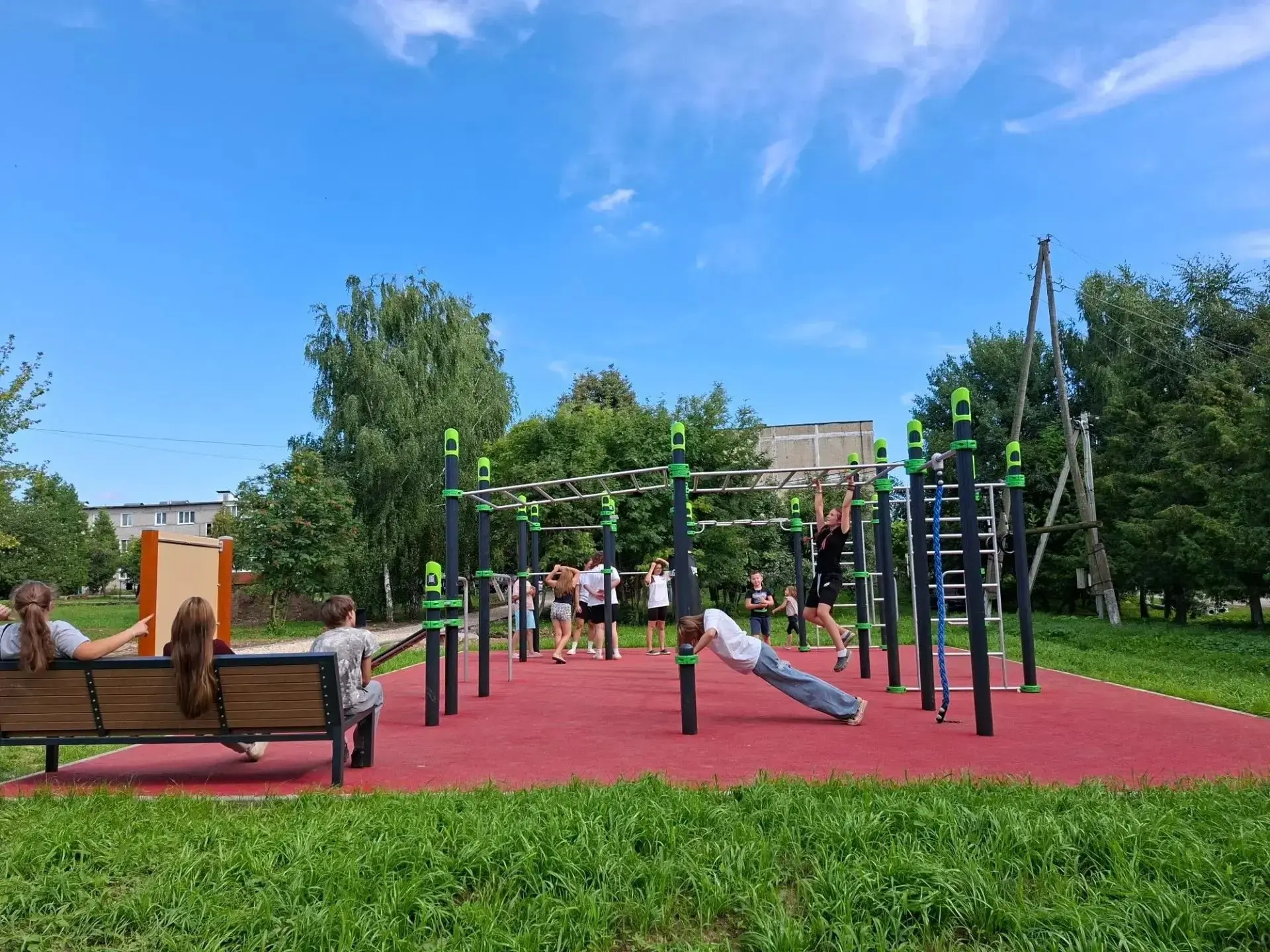 🎉 В Зарайске обрели новую жизнь три детские площадки и воркаут-зона!
