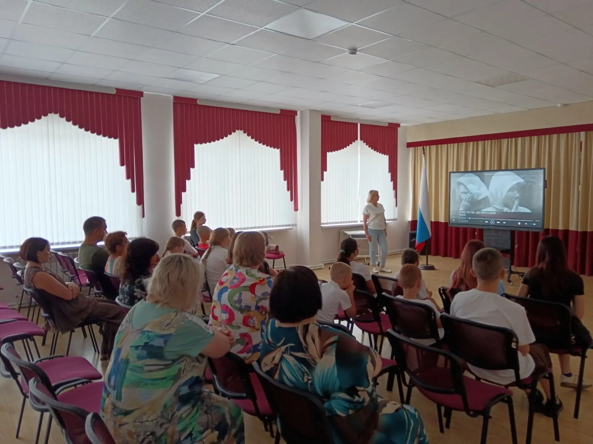 🕯 День памяти и скорби: Линейка Памяти в нашем школьном лагере
Сегодня в нашем школьном лагере прош
