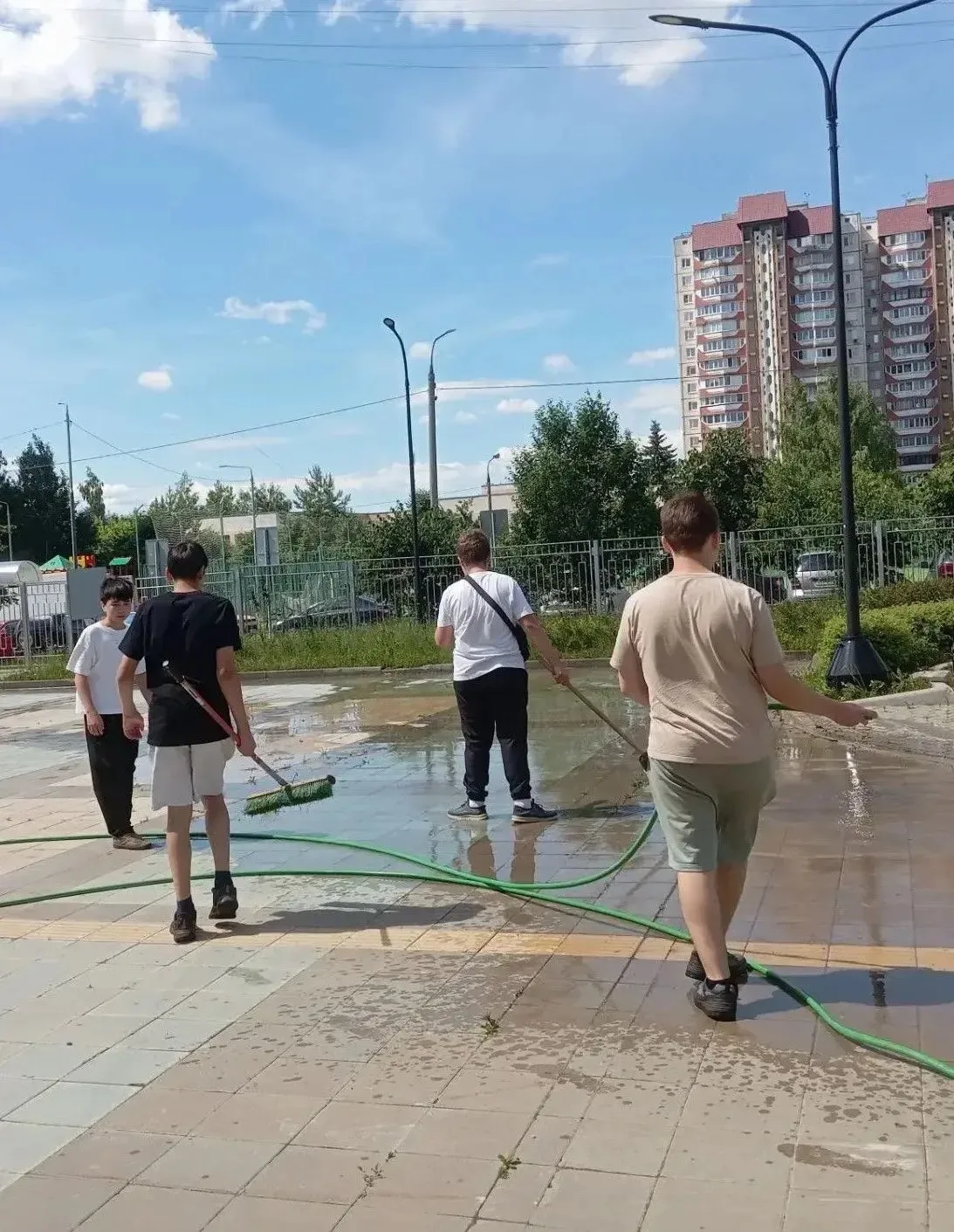 Настоящий мужчина-труженик всегда в деле. В этот раз трудовая бригада показала отличные результаты: 