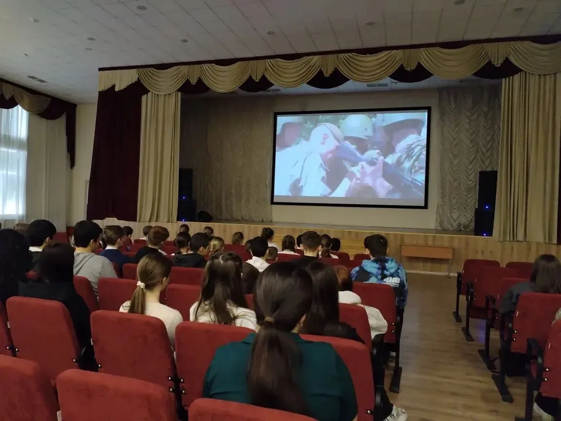 Урок памяти и гордости в 20-й школе🇷🇺  Сегодня в нашей школе для учеников 8-х классов состоялся особ