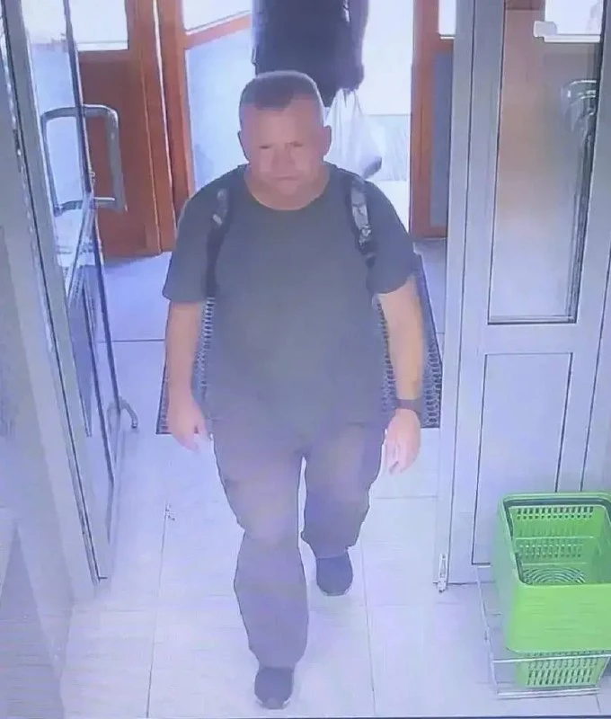 🔎 Полиция Бердска ищет похитившего кошелёк с золотым кольцом