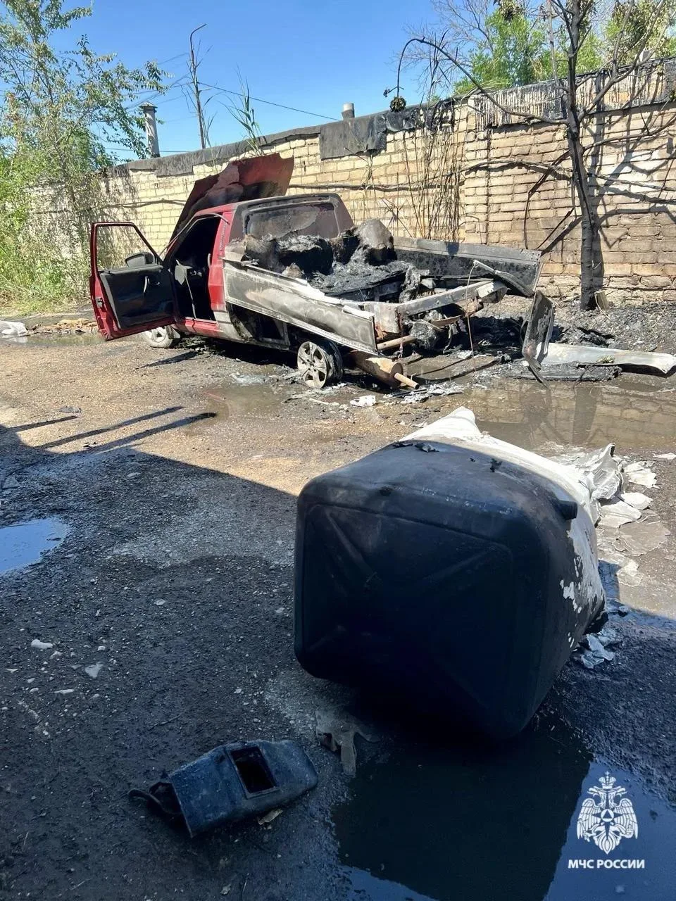 🔥 В Минводах загорелся автомобиль из-за нарушения техники безопасности при сварке бака