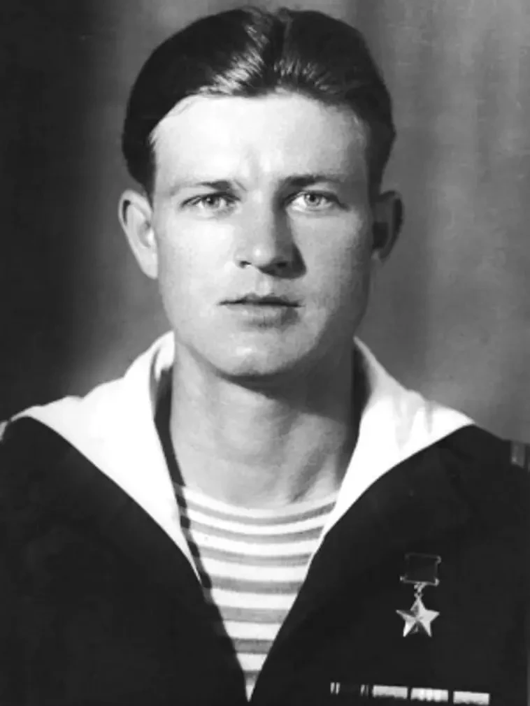 ✅ История в лицах:

17 июня 1944 года командир отделения комендоров торпедного катера "Д-3" старшина
