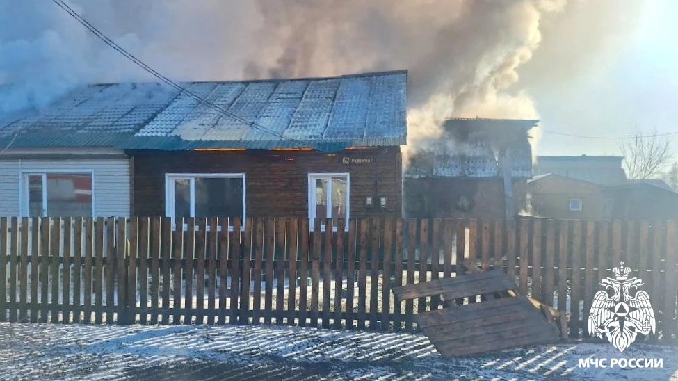 🔥 В Мариинске ликвидирован пожар в жилом доме  Мариинске загорелся двухквартирный жилой дом. На моме