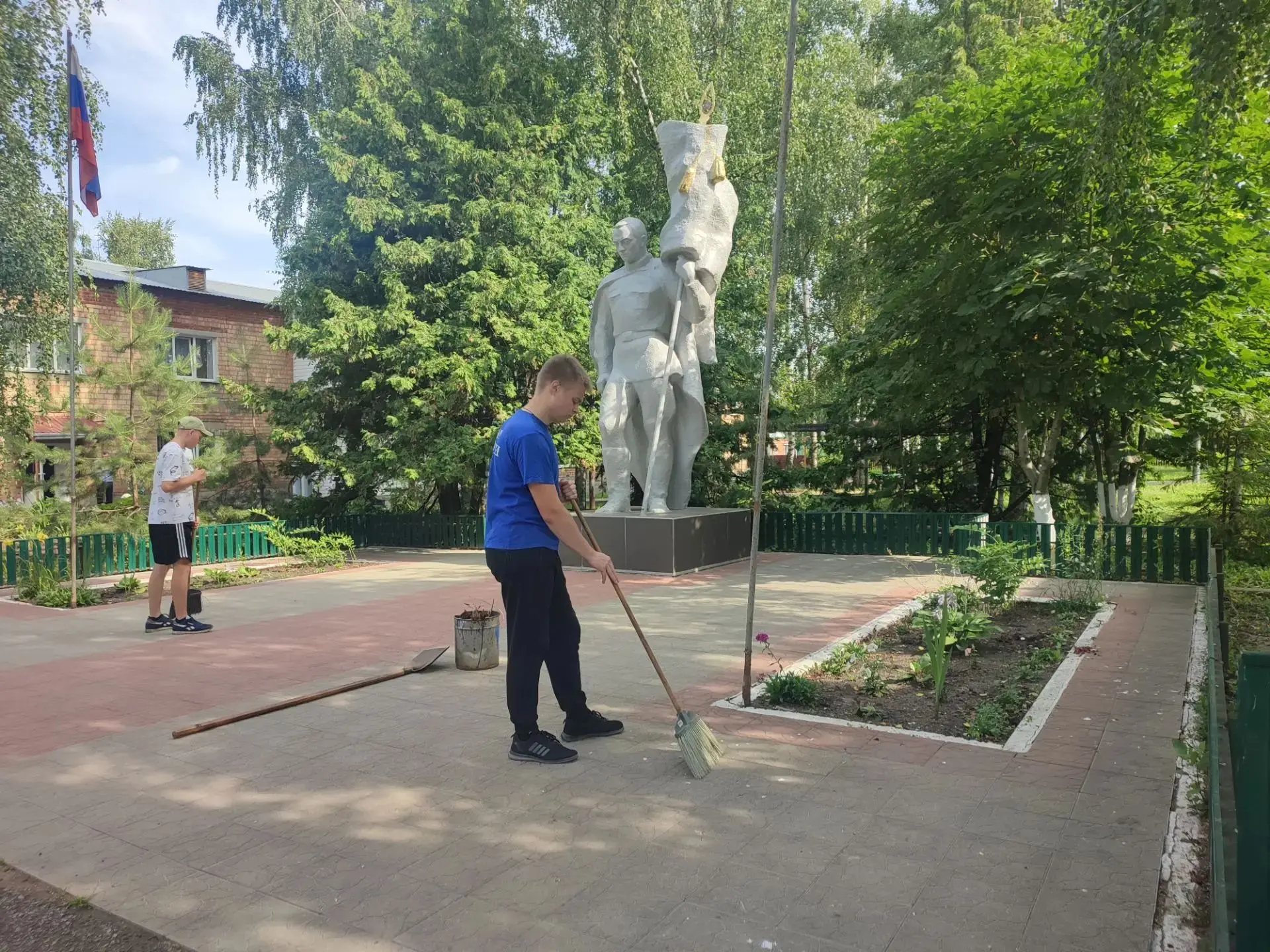 🏬Колледж - второй дом для каждого студента. 
Состояние территории колледжа всегда в поле зрения обу