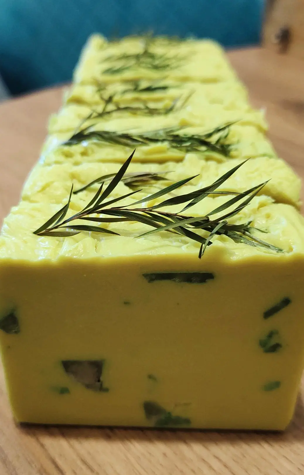 Праздничные выходные провожу продуктивно - приготовила три новых сорта крафтового мыла:

🌼 на отвар