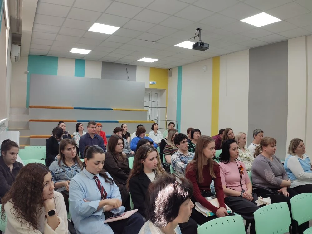 🔷Сегодня состоялась встреча преподавательского состава школы с сотрудником полиции ЦПЭ ГУ МВД России