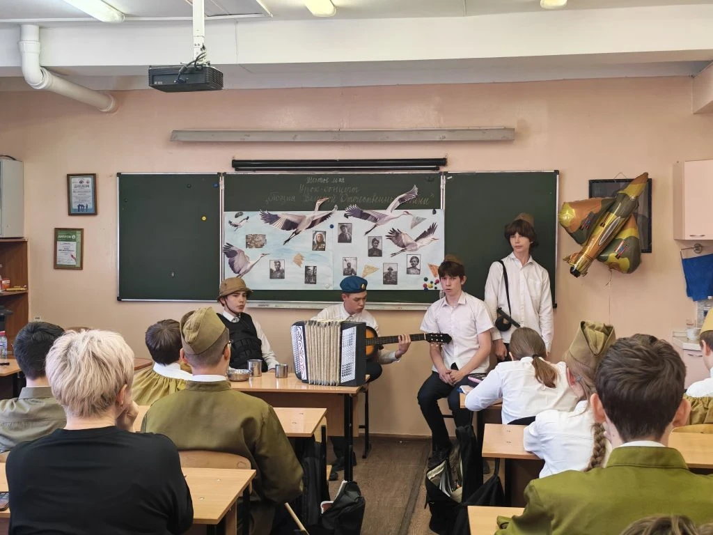 В преддверии 9 Мая, у учеников 7-х классов прошел урок-концерт, посвящённый Дню Победы....