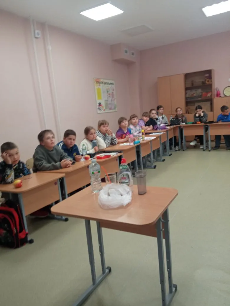 Сегодня в лагере дневного пребывания "Каникулы" День начался с музыкальной зарядки. Пос...