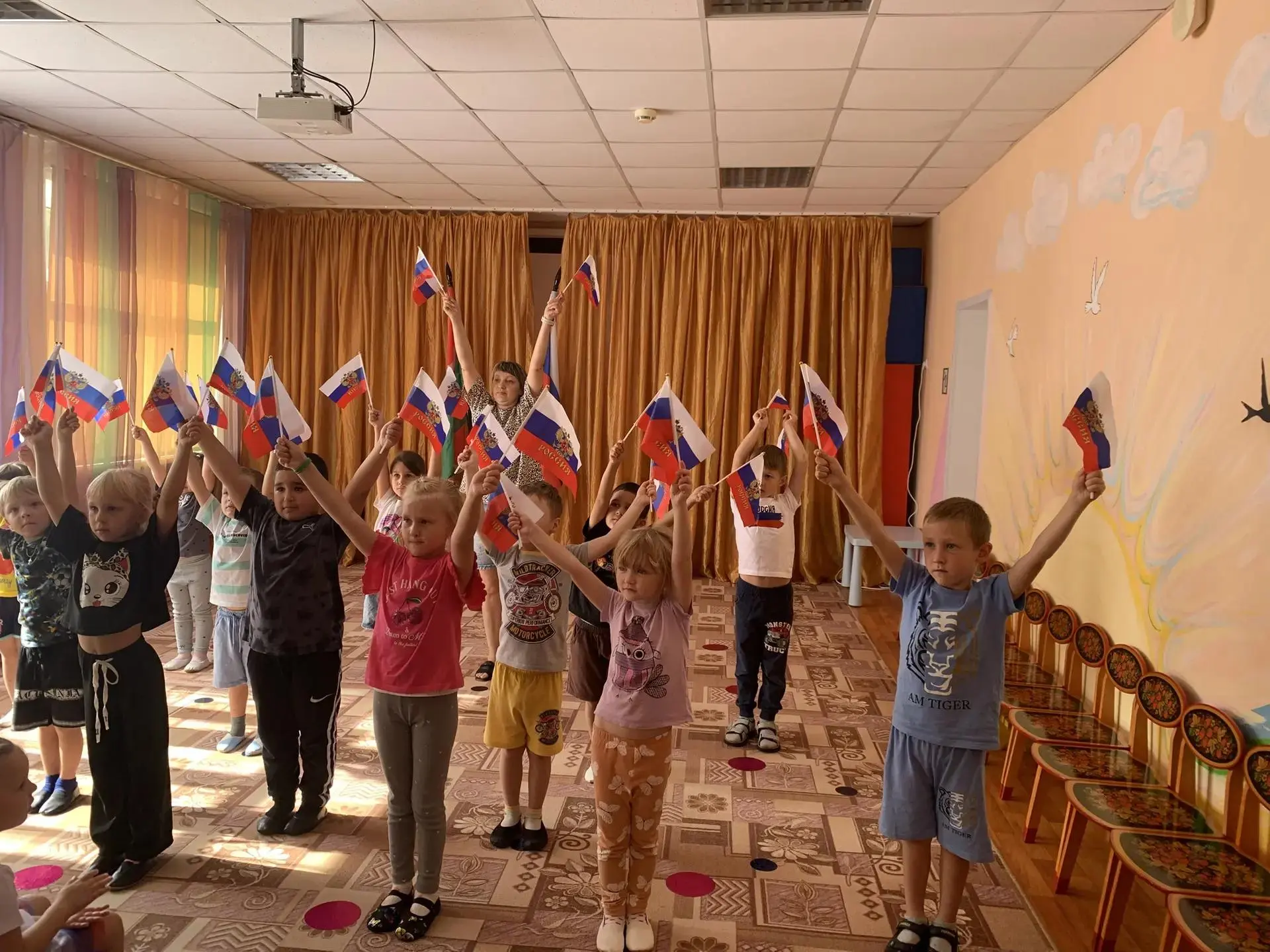 ДЕНЬ РОССИЙСКОГО ФЛАГА В НАШЕМ ДОУ!