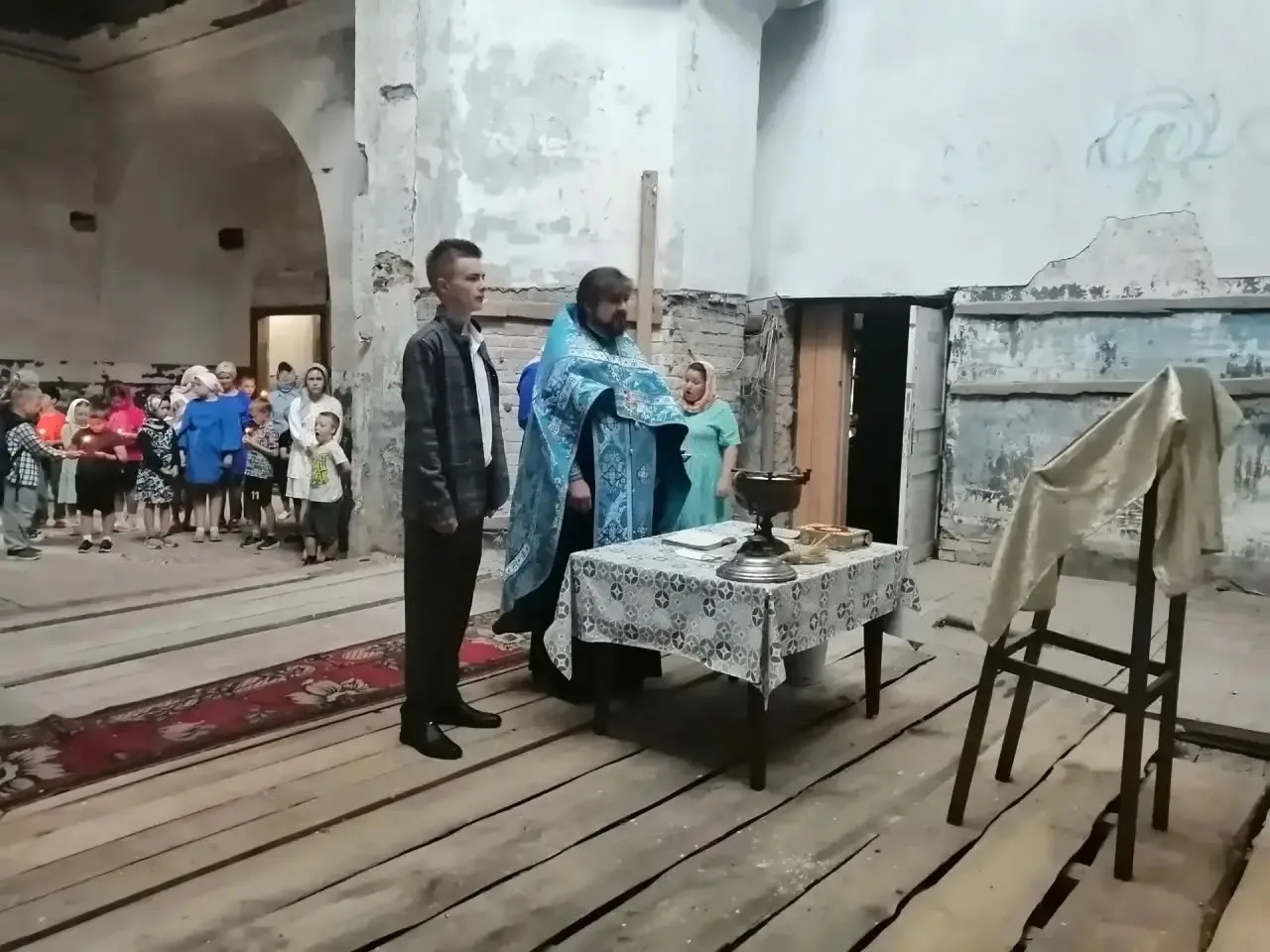 15 июля на территории  недействующего храма Ризоположения села Парфеньево  был совершён...