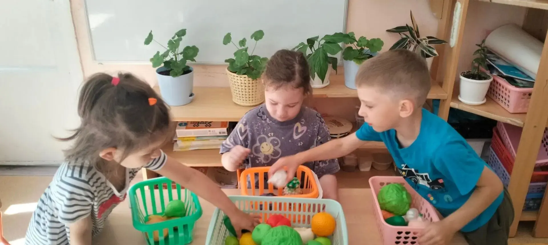 В детском саду реализуется муниципальный проект «Здоровые дети – счастливые родители», который освещ