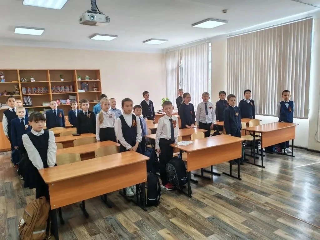 🕊️ Всероссийский урок памяти «Георгиевская лента -символ воинской славы» и Республиканская минута мо