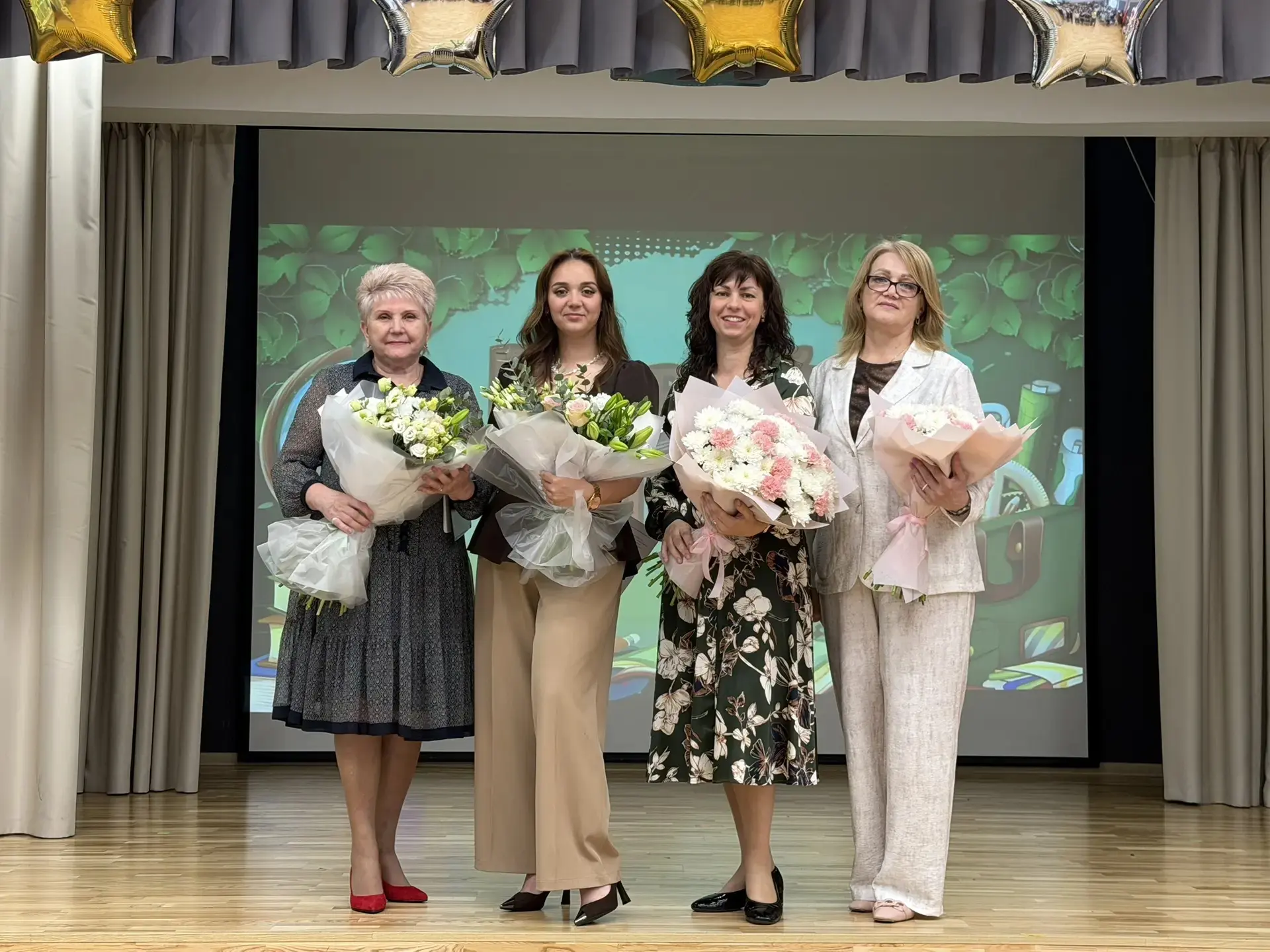 🎓 22 мая в нашей гимназии на площадке Ударников прогремел "Последний звонок" для наших четвероклассн
