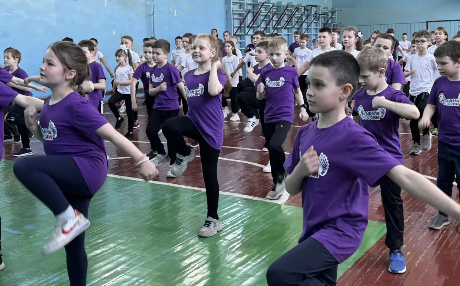 🤝Единым строем, с единым духом! Сегодня наш лицей присоединился ко Всероссийской акции "Республиканс