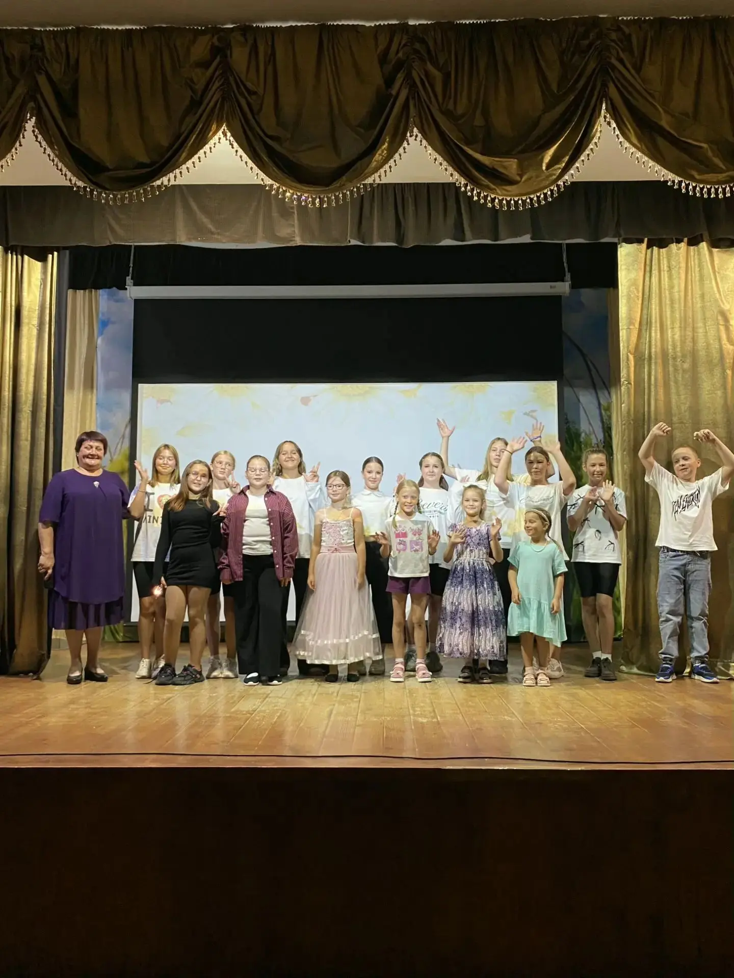 "Не детское время"
Сегодня у нас в доме культуры было празднично, весело, задорно и волнительно. Поч