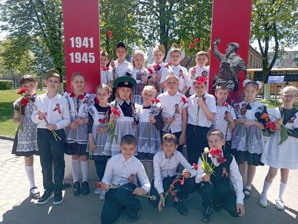 Снова в строю: день, полный памяти и гордости❤   Сегодняшний день в нашей школе стал настоящим погру
