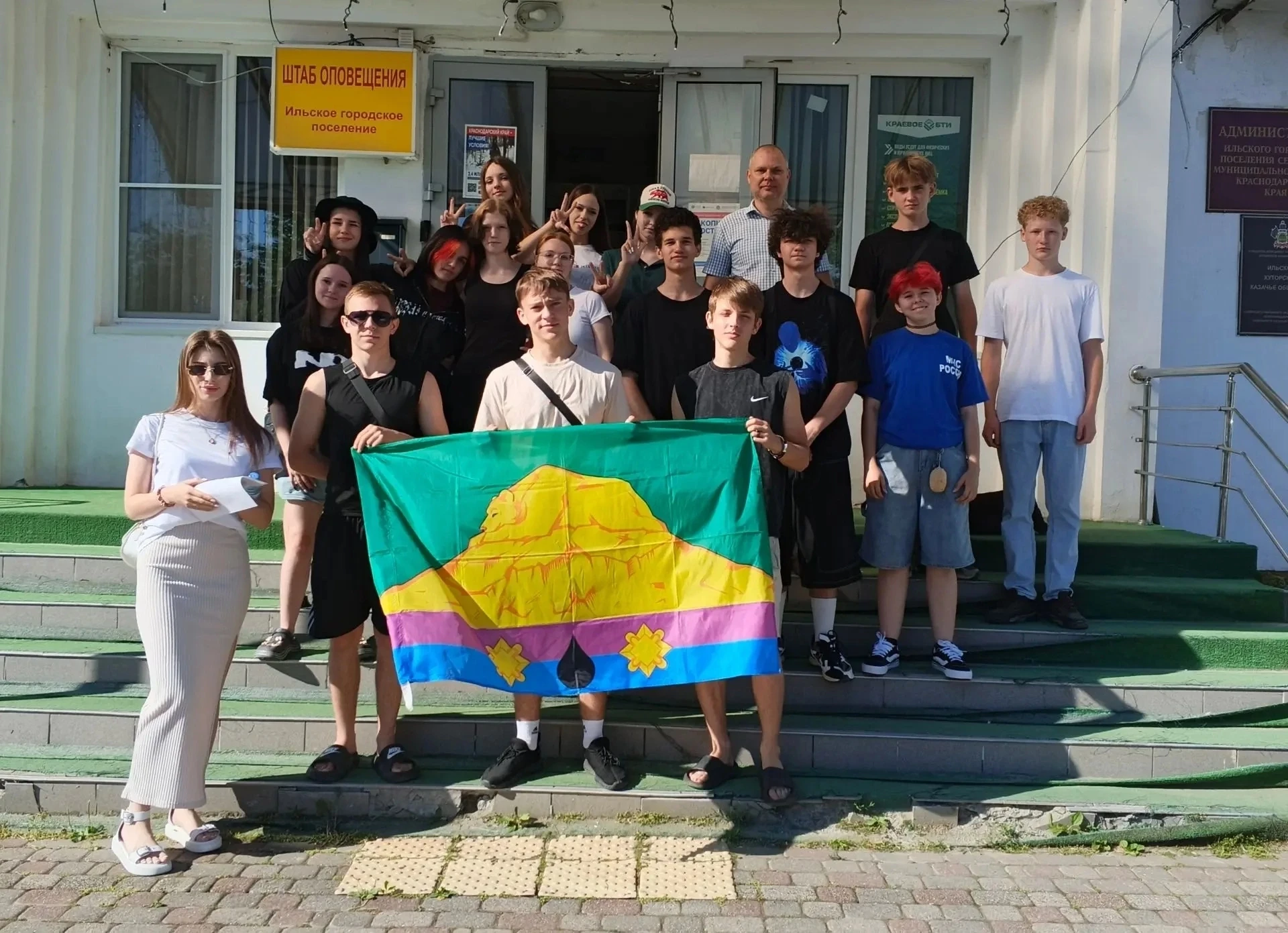 В палаточный лагерь «Мирный» (пос. Мирный) стартовала первая смена «Арт‑резиденция молодых». В числе