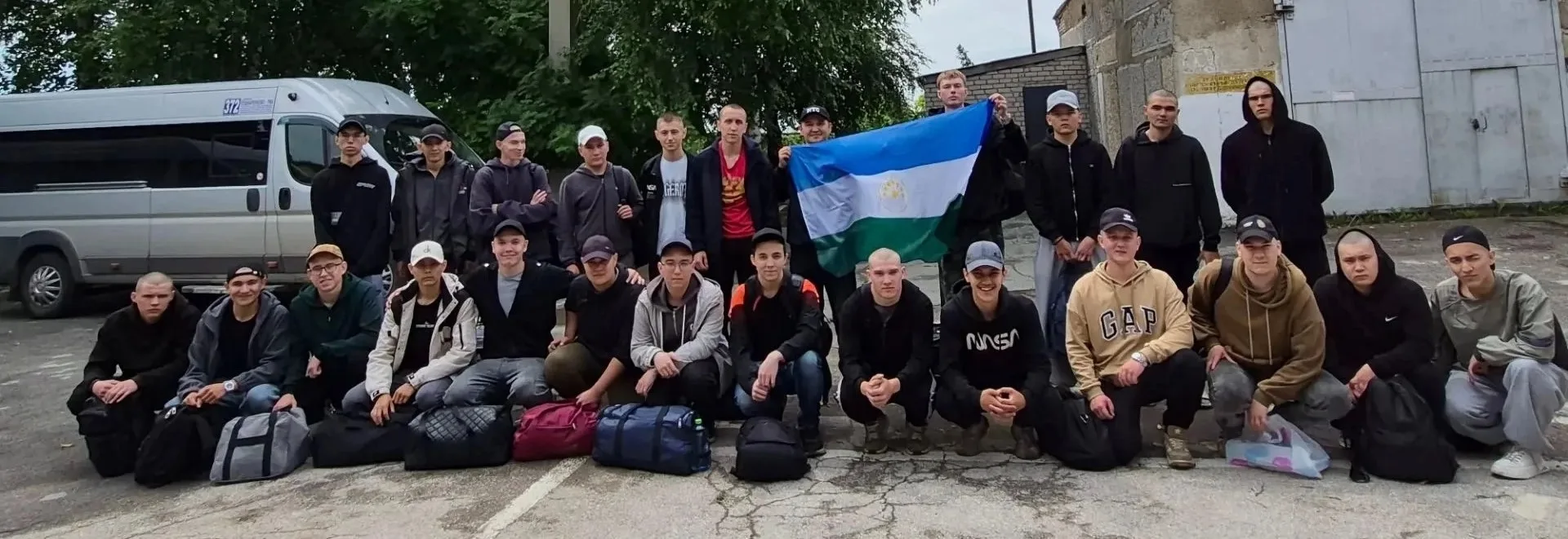 В рамках весеннего призыва 2026 года 18 июня к местам службы убыли 25 новобранцев: 19 из Сибая и 6 п