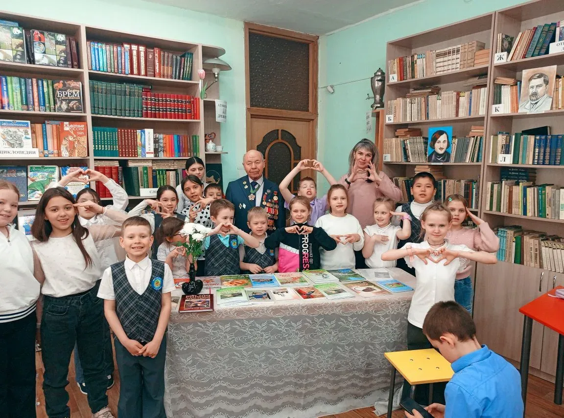 ✨ Вдохновляющая встреча с детским писателем ✨ 🤲 В нашей школе продолжается профориентационный месяц,
