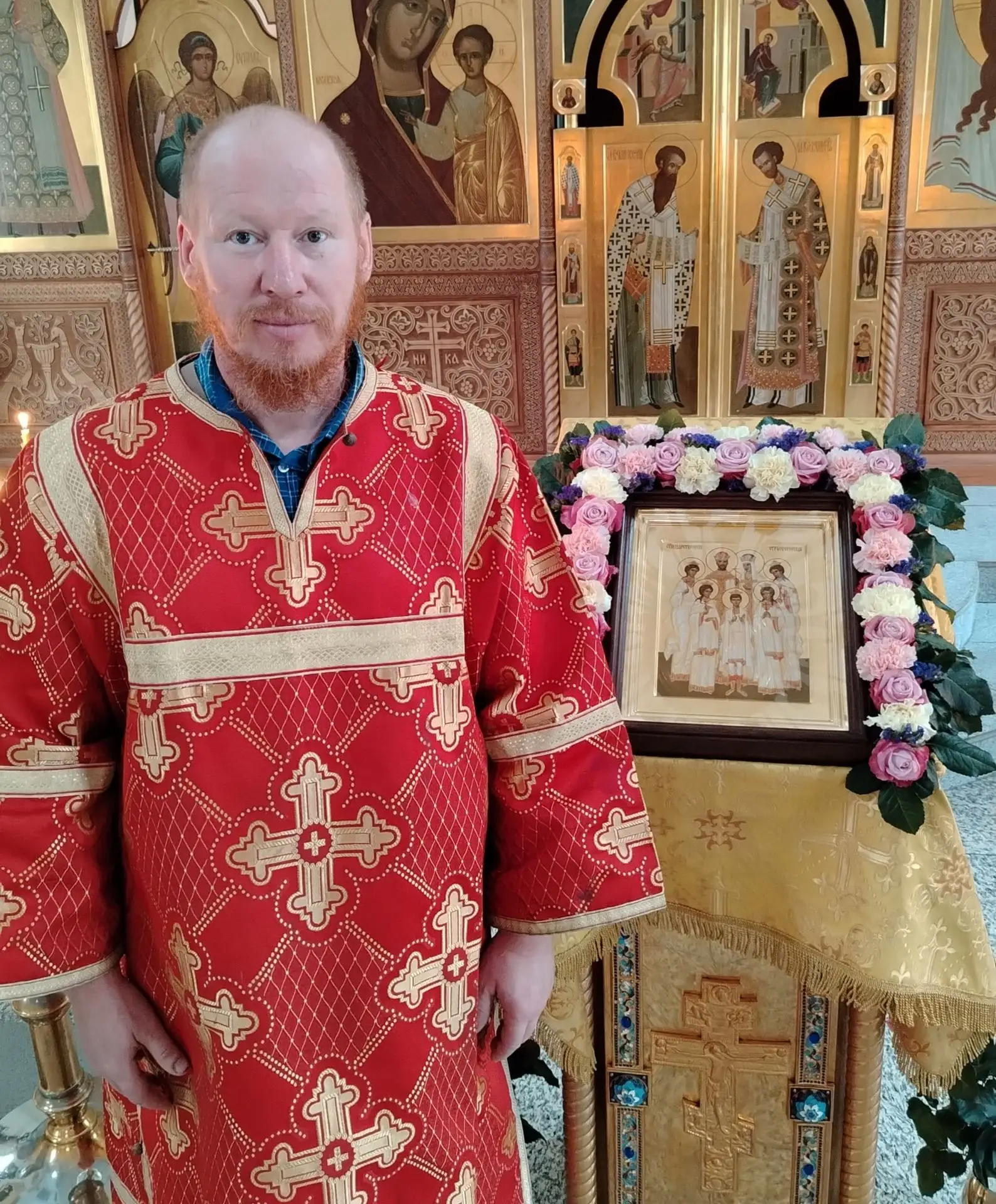 День памяти святых царственных мучеников. Большевики убили царя вместе со всей семьёй, утопили в кро