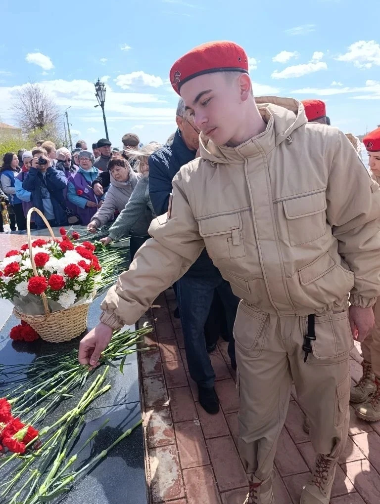 «Помним Чернобыль: юнармейцы у мемориала».  40 лет со дня Чернобыльской катастрофы: в Сызрани почтил