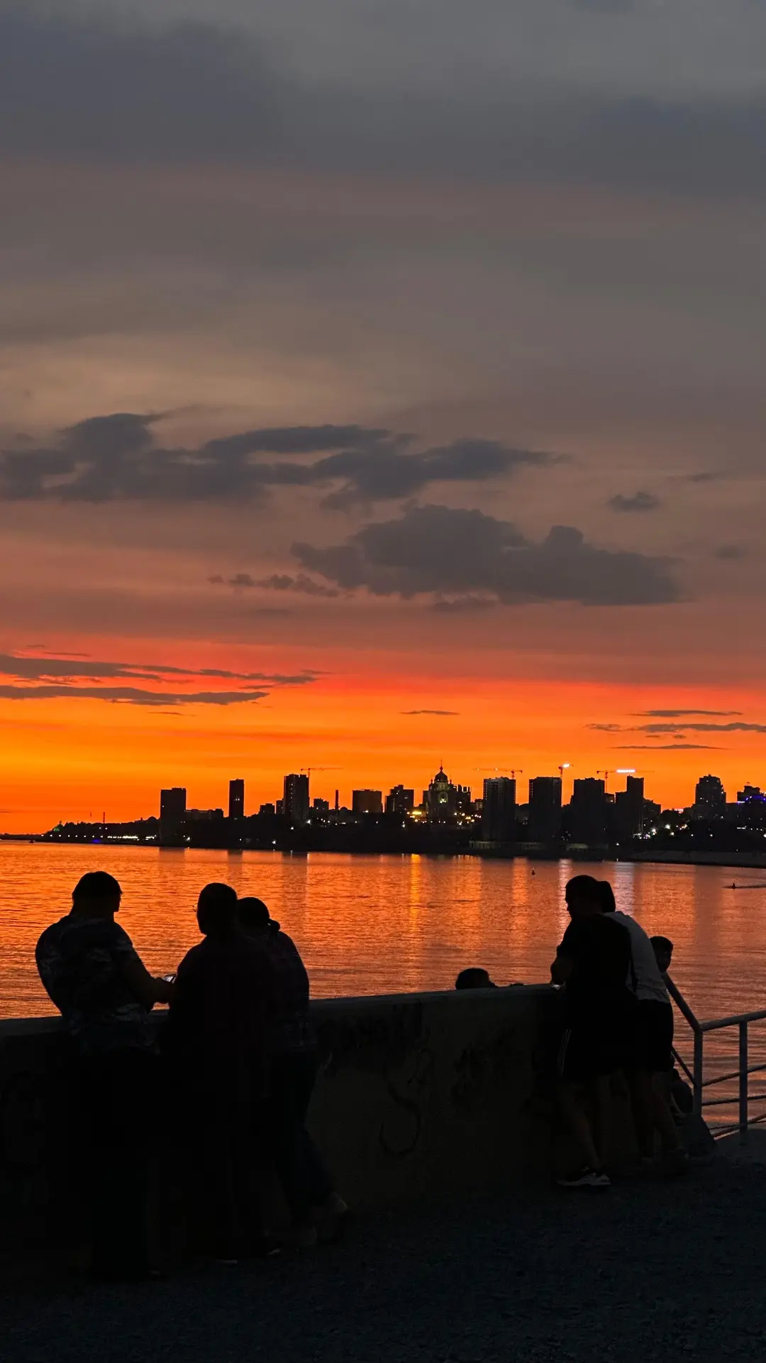 ❤️‍🔥🌆Закроем День России красотой знаменитых хабаровских закатов

📷За кадры спасибо замечательном