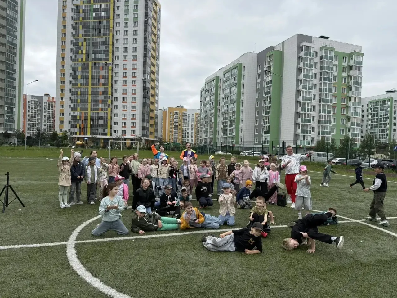 🌸Пятый день в нашем пришкольном лагере оказался очень насыщенным!
 
Утро началось с веселой зарядки