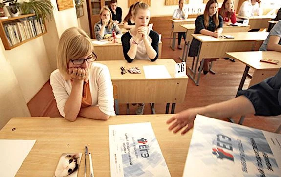 ⚖️ На 3 тысячи рублей оштрафовали вологодскую выпускницу за шпаргалку на ЕГЭ по обществознанию. Ее э