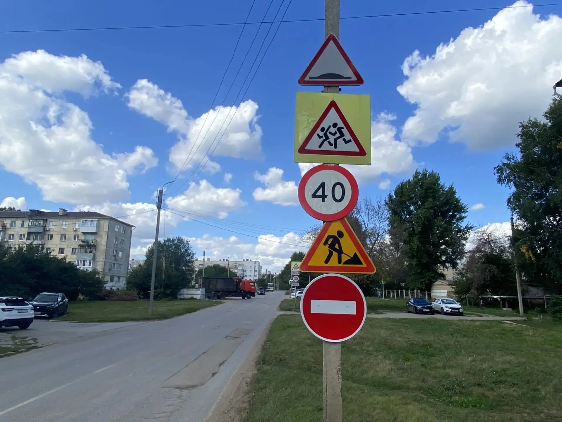 Первомайский переулок перекрыли из-за замены теплосетей. На очереди — улица Орлова