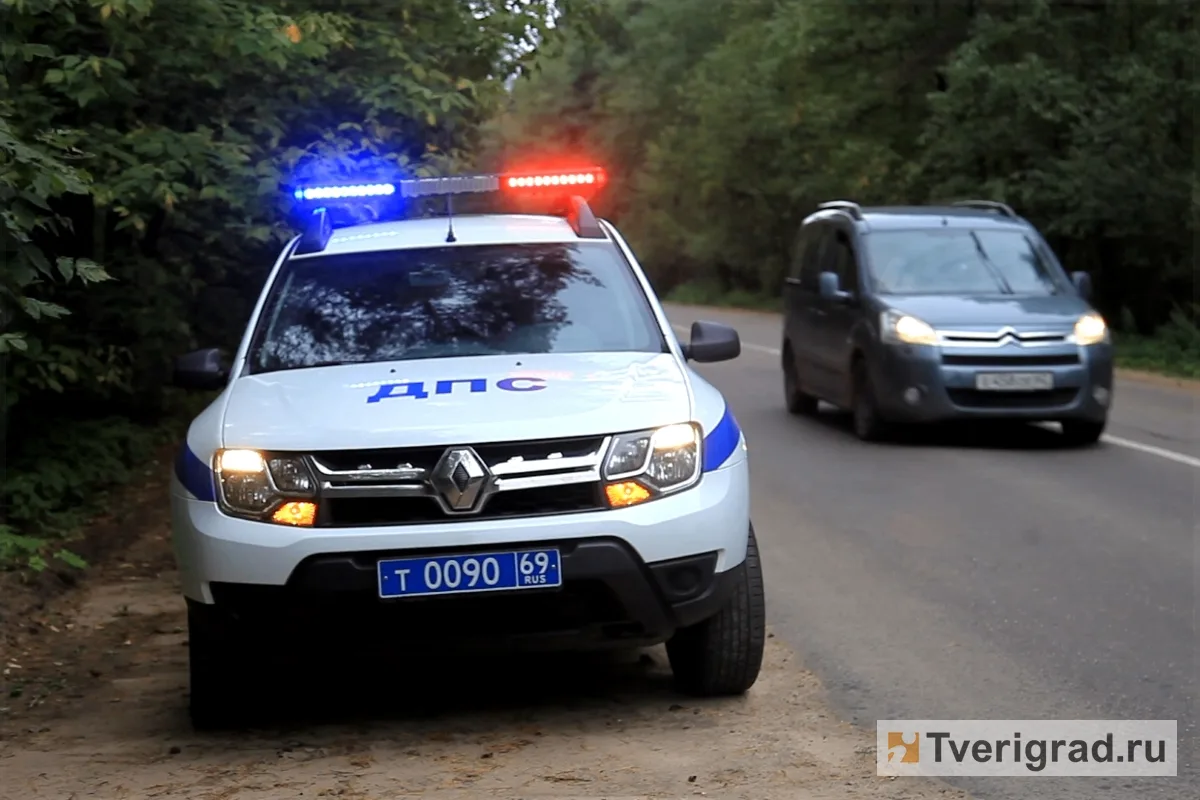 Смертельное ДТП произошло на автодороге под Кимрами  Утром 27 мая в Кимрском муниципальном округе на
