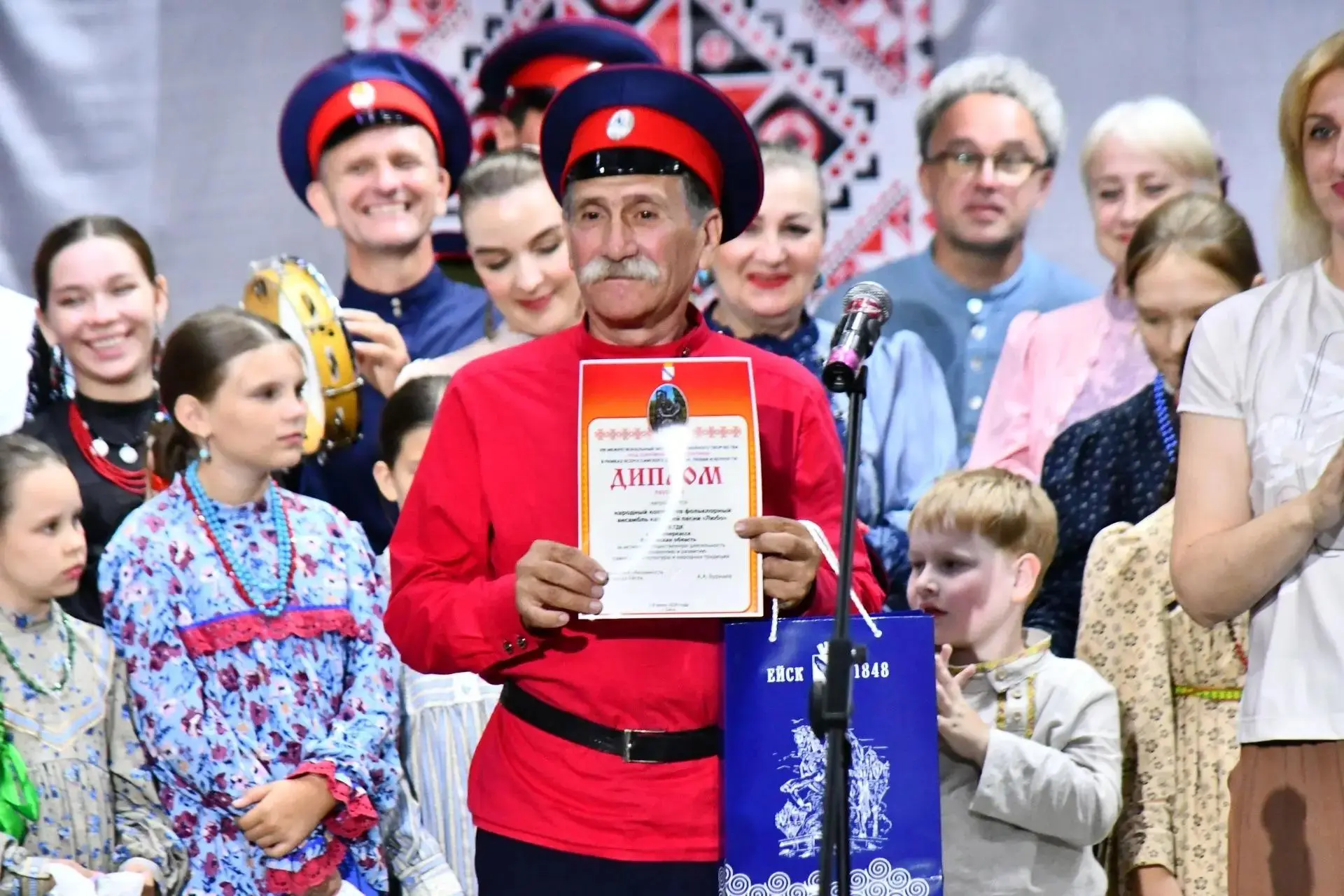 🎼 В ГДК Ейска прошел Гала-концерт фестиваля «Под покровом Петра и Февронии»