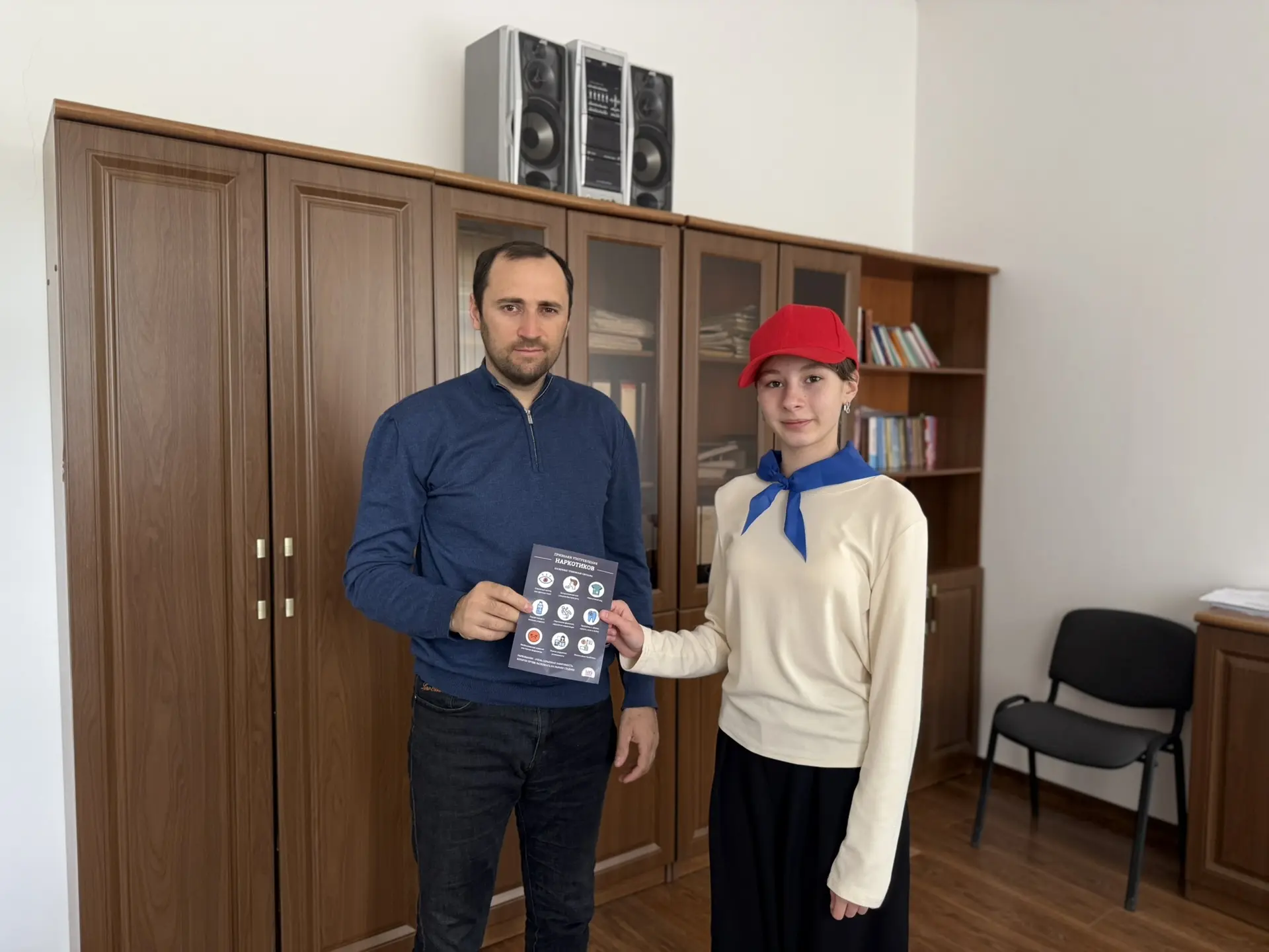 В рамках антинаркотического месячника руководитель волонтёрского отряда  и волонтеры МБ...