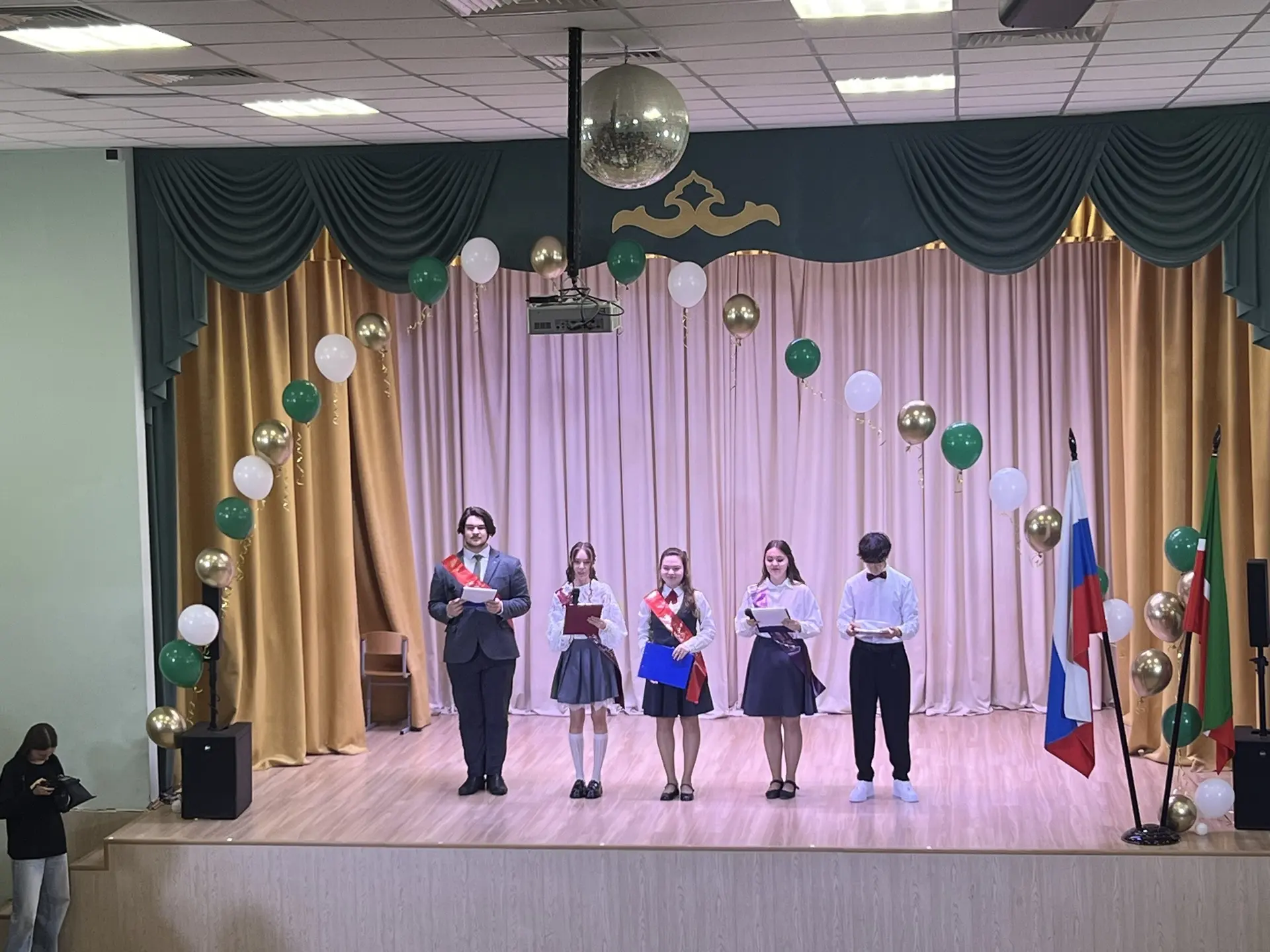 🔔 У наших девятиклассников сегодня тоже прозвенел последний звонок. Для кого-то он станет последним 