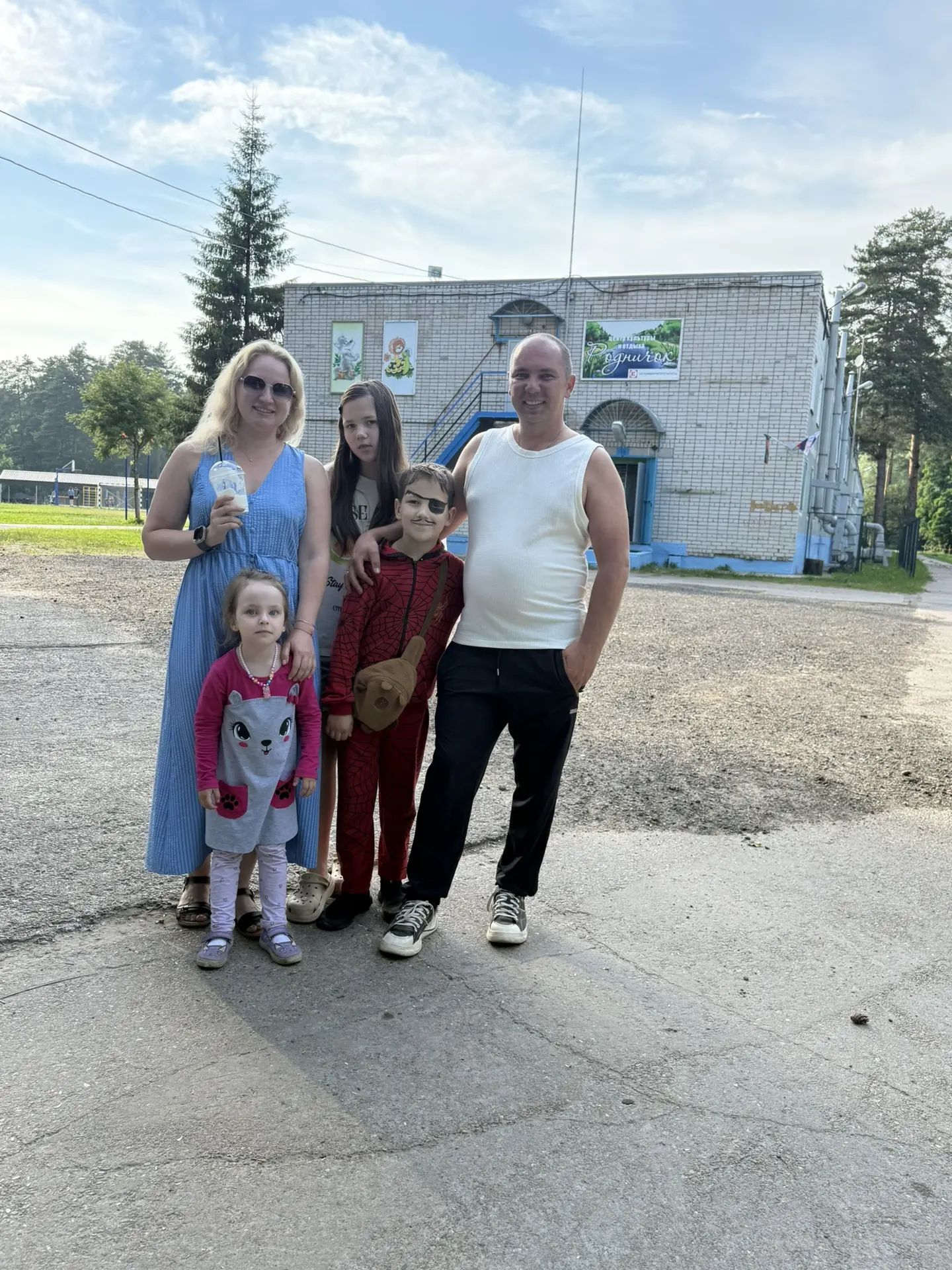 Навестили Андрея в летнем лагере ☺️

В этой смене у них пиратская тема 🔥