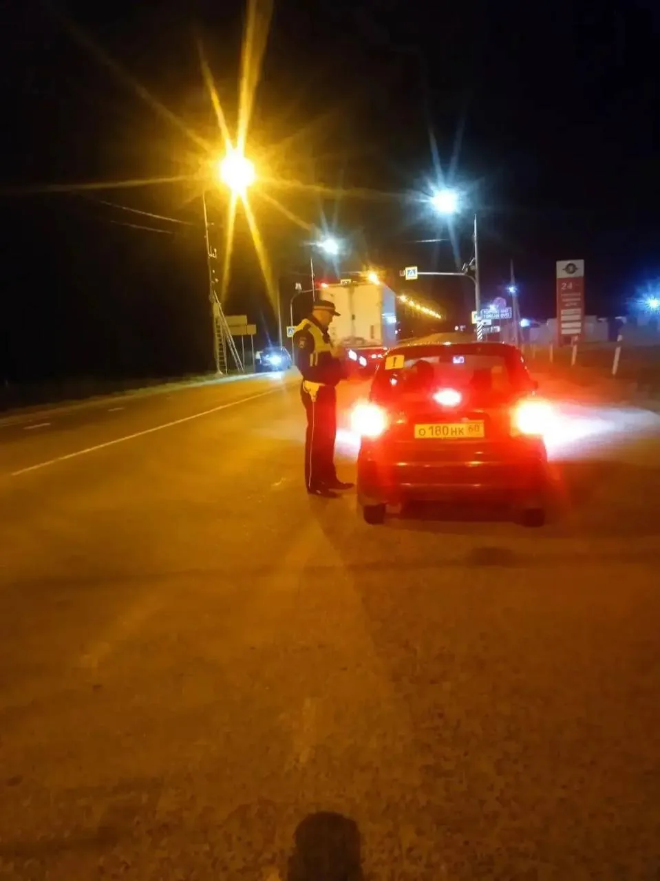 Инспекторы ДПС в Великих Луках начали проверять автомобили на наличие нештатных ламп. В...