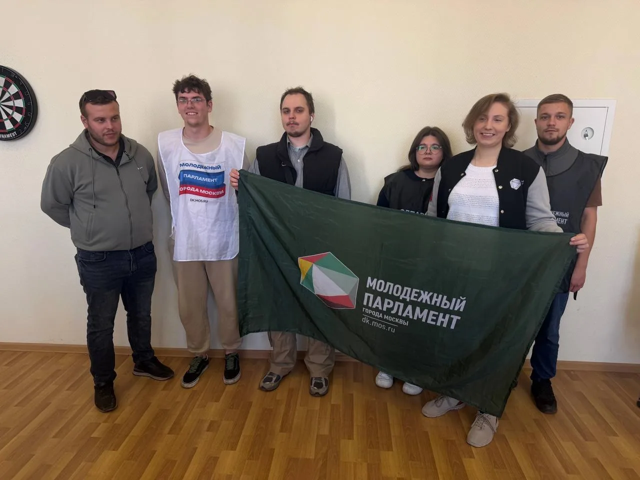 📱 В Академическом помогли разобраться со смартфонами