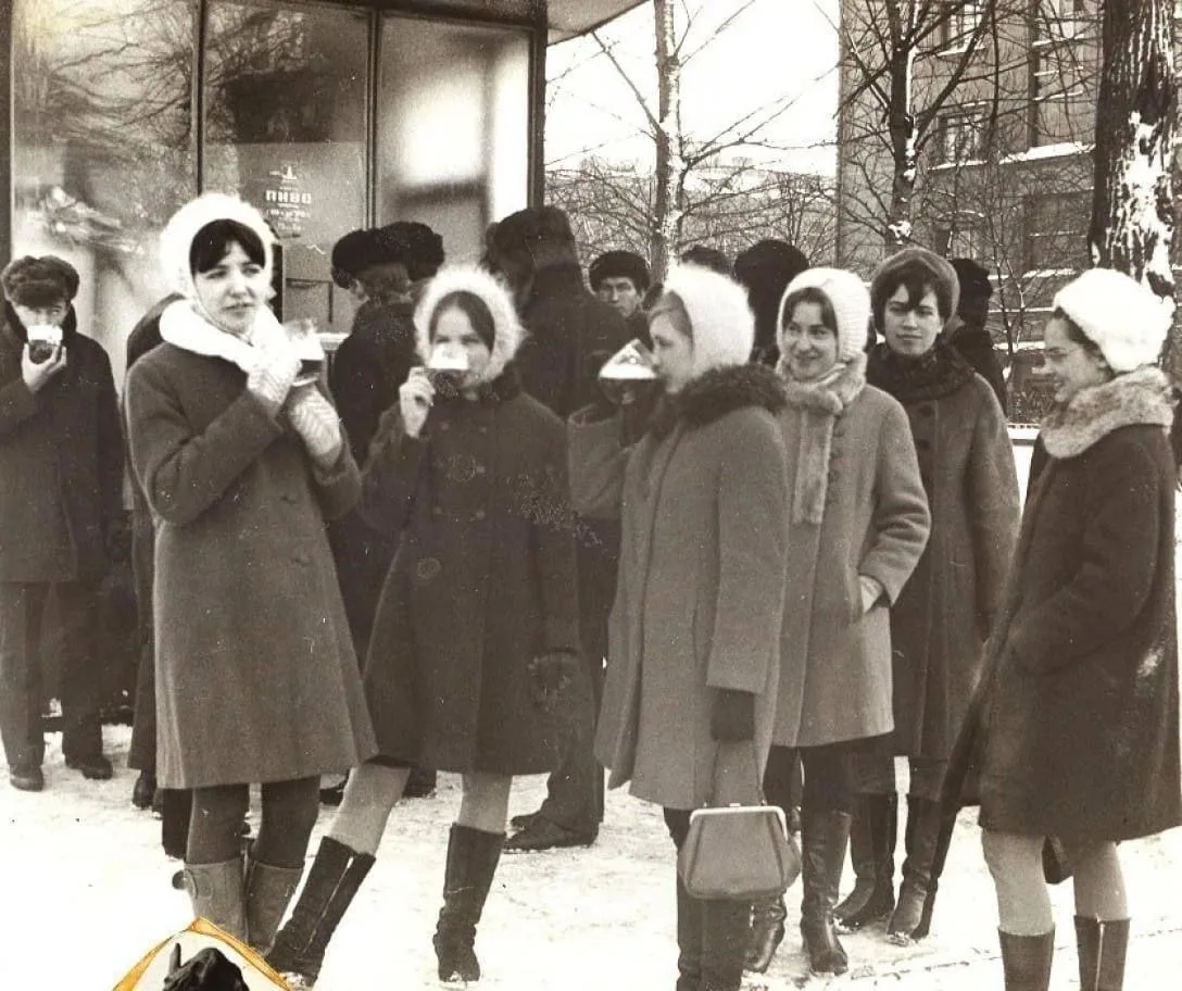Ленинград, пивной павильон на улице Кантемировской, 1972 год.