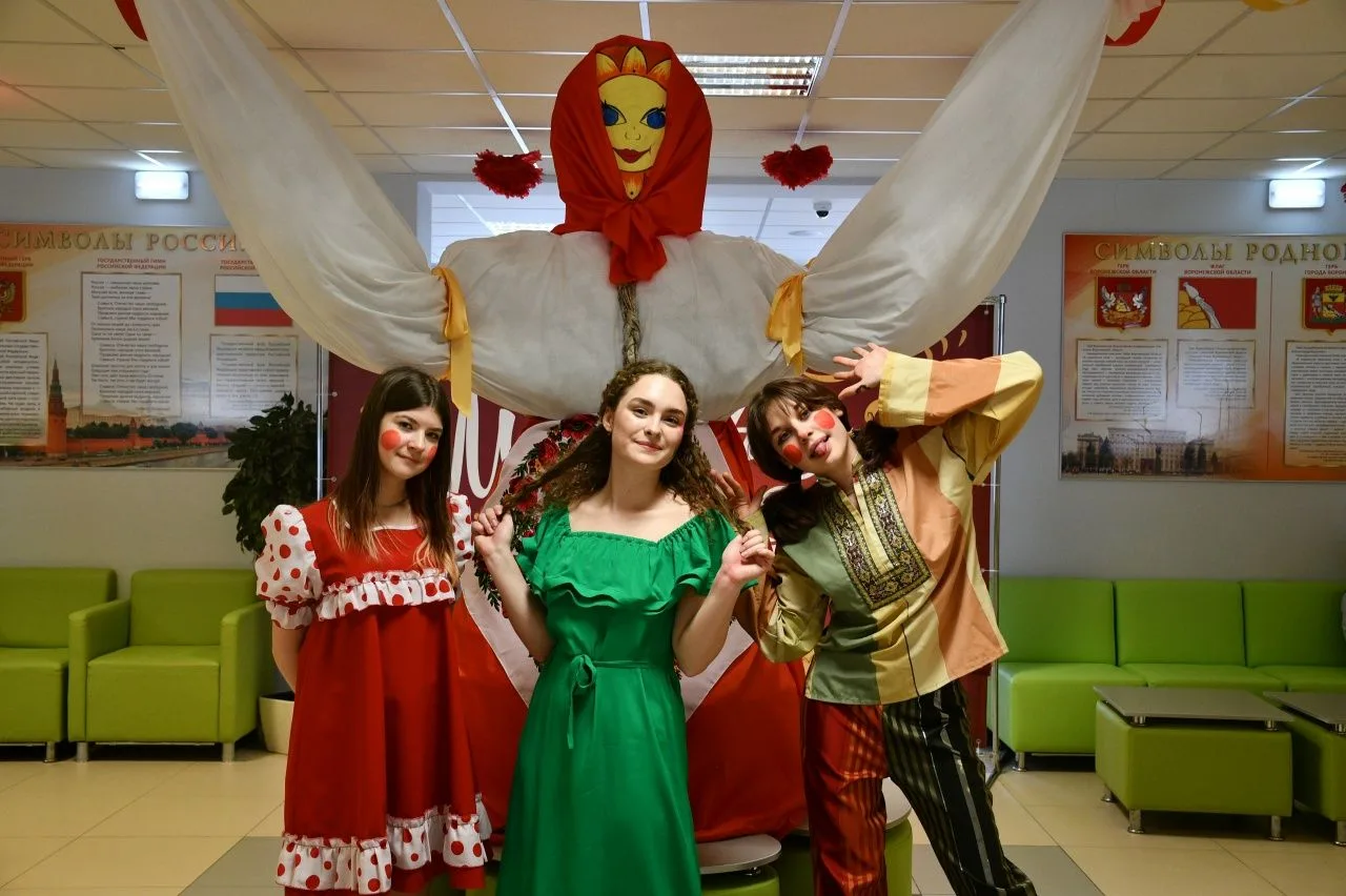 📍Масленичные хороводы  19 февраля в нашей школе царила по-настоящему яркая и задорная атмосфера. Реб