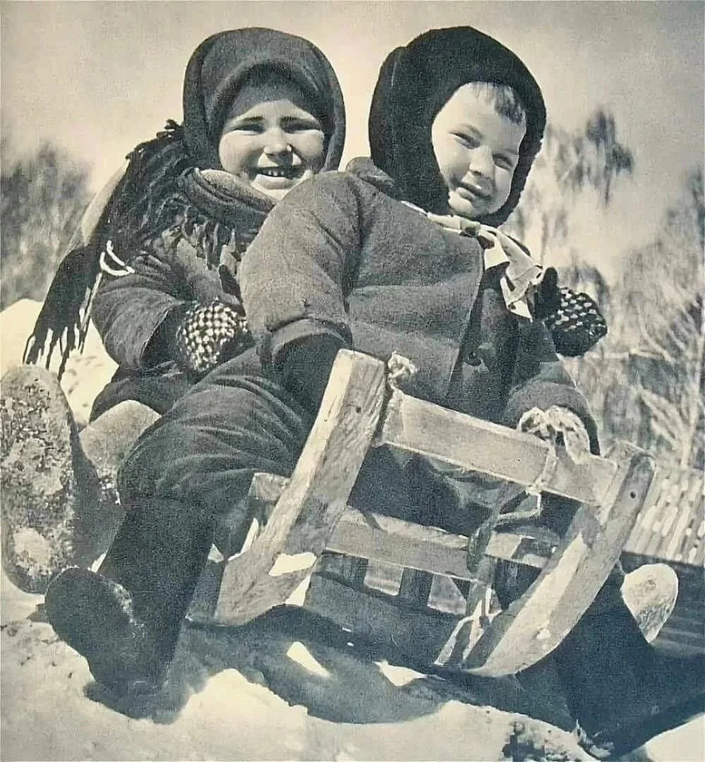 Катание на снежных горках.
