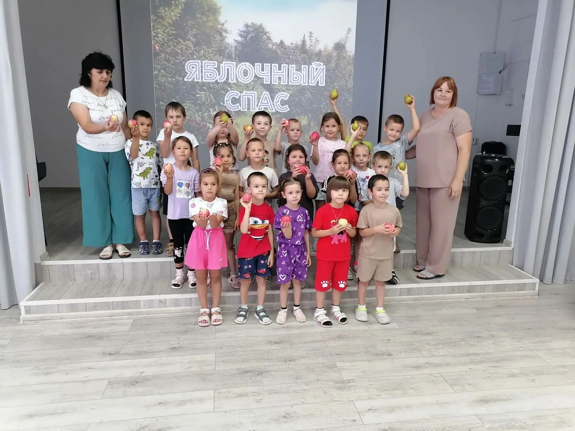 Воспитанники подготовительной и старшей групп посетили Новоселицкую детскую библиотеку....