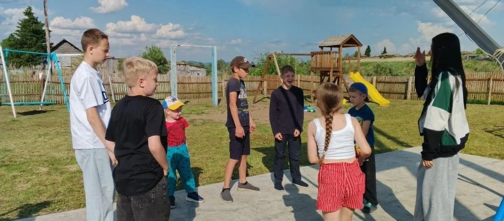 День друзей провели в Алтате
 
В местной библиотеке для школьников организовали игровую программу.


