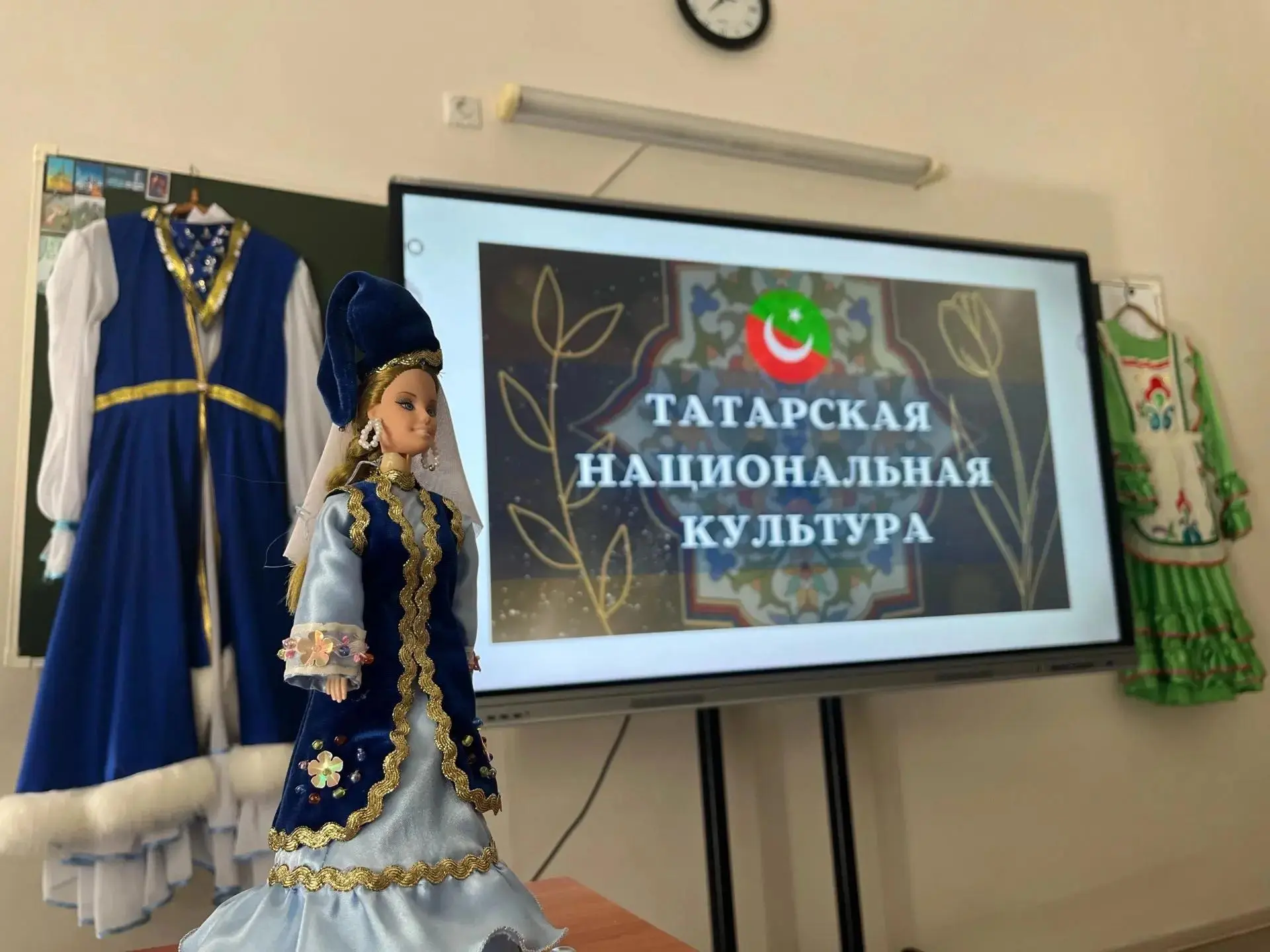 В нашей школе прошёл открытый урок «Этно-лаборатория: «Голос моего народа»