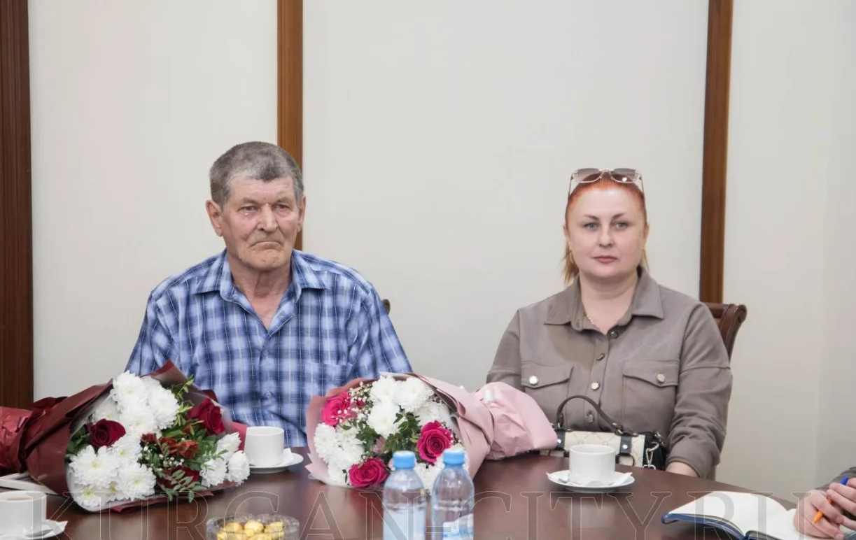 Глава города Кургана Антон Науменко встретился с семьями бойцов, находящихся в зоне СВО  Сегодня гла