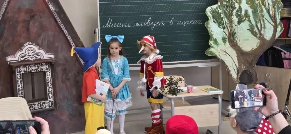 📚 27 марта в 1М классе состоялся трогательный праздник — «Прощание с Азбукой». 🎉  Ребята представили