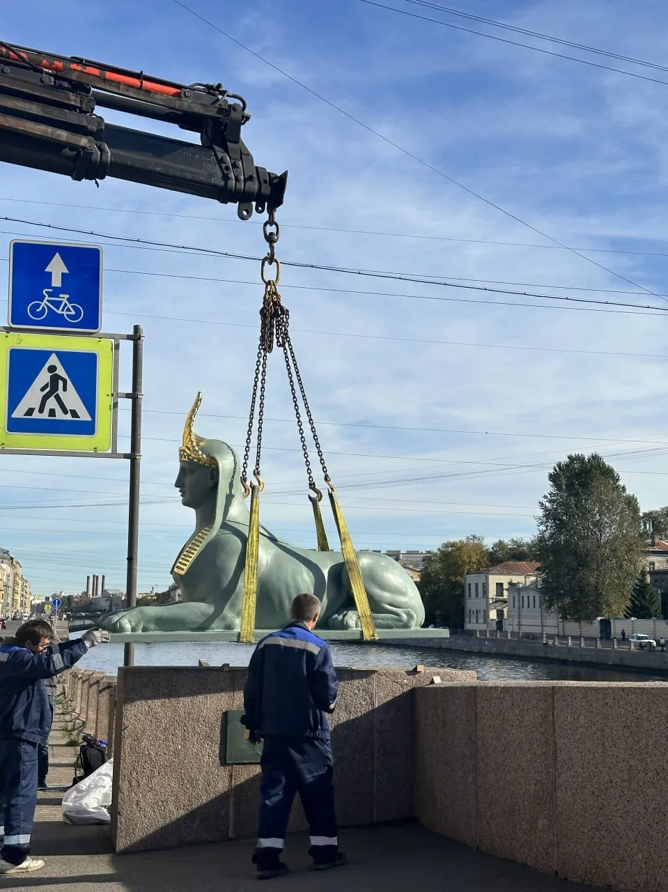В год 200-летия на Египетский мост вернулись четыре сфинкса. При работе в мастерской сп...