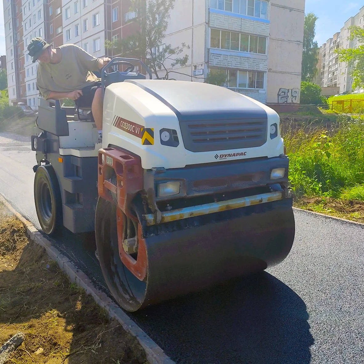 В городе в этом году отремонтируют ещё около 1700 метров тротуаров