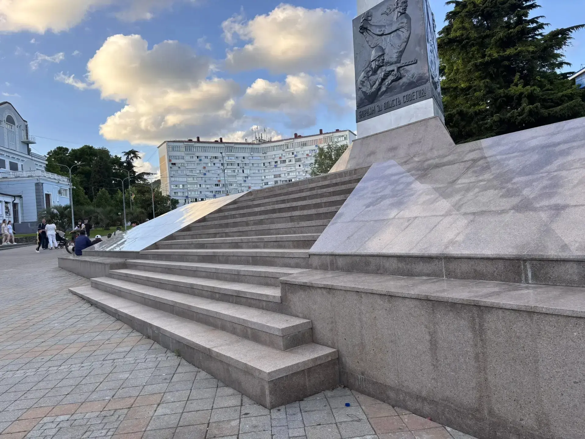 На обновленном обелиске «Борцам за власть Советов» — объекте культурного наследия регионального знач