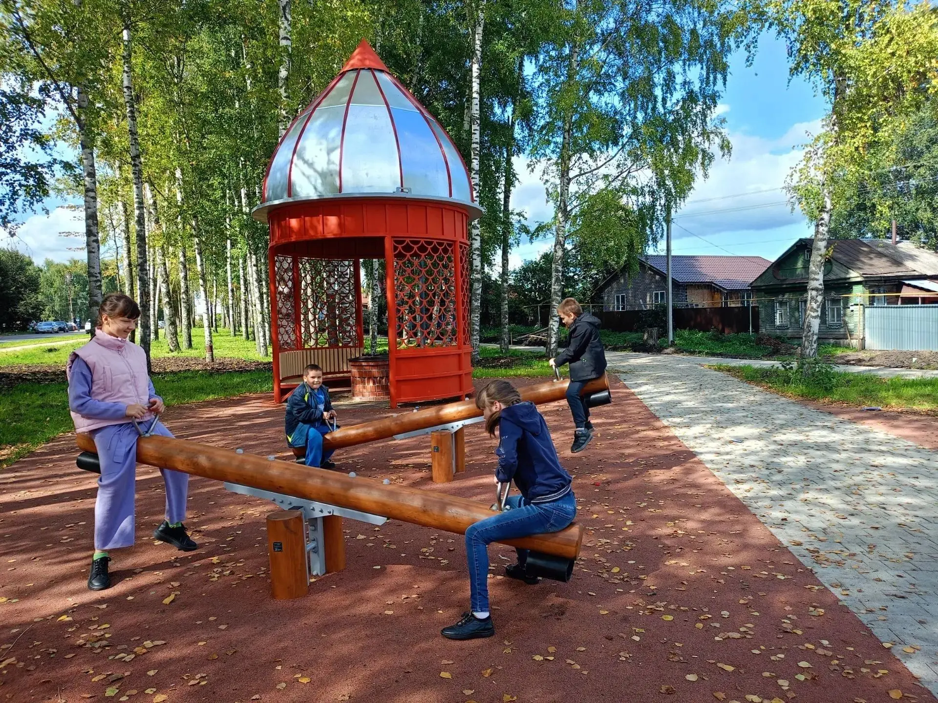 Сегодня воспитатели провели экскурсию в Сквер Побед , в ходе которой дети посетили мону...